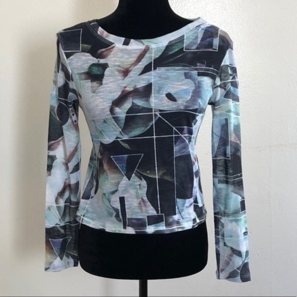 New Women’s Bar III Blue Blue Geometric Top sz XS